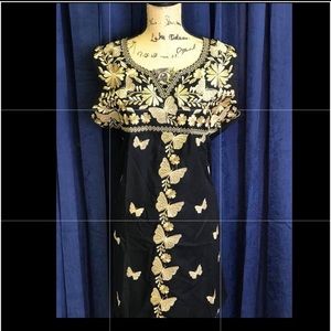 SOLD Vestido bordado hecho en Mexico